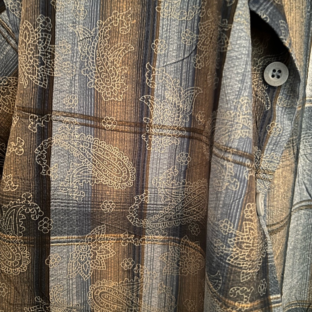 VINTAGE Button Down - Picture 3 of 4